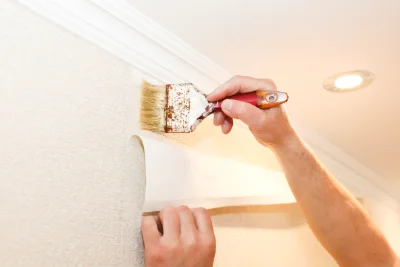 Pose de papier peint à Muizon — revêtements muraux et toiles de verre